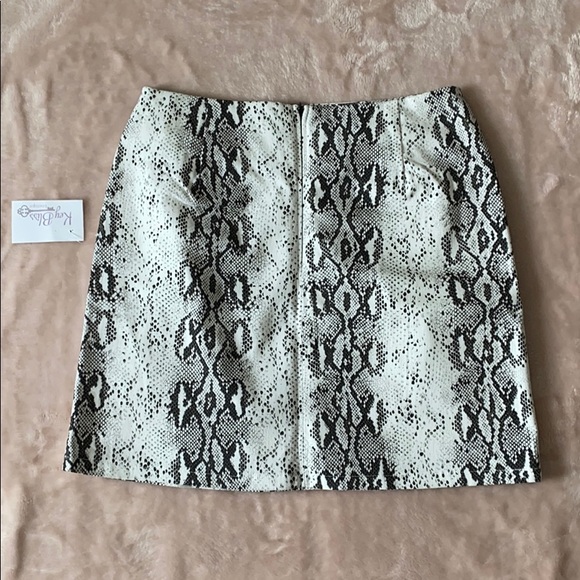 Snake skin skirt! - Picture 2 of 2